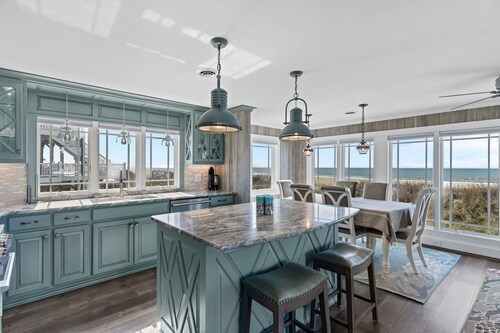 Reelaxing: Oceanfront Home in Yaupon Beach, Oak Island, Perfect for 9 guests!