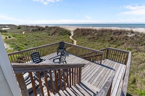 Property grounds - Reelaxing: Oceanfront Home in Yaupon Beach, Oak Island, Perfect for 9 guests! (Oak Island)