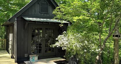 Private Dahlonega Cabin
Hot Tub, Fireplace, very Close to Town