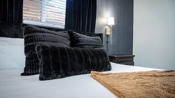 Luxury House, 4 Bedrooms, Non Smoking, Private Pool | Iron/ironing board