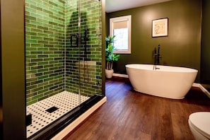 Luxury Suite, 1 King Bed | Bathroom | Hair dryer, towels, soap, shampoo - The Harlow House (Rhinebeck)