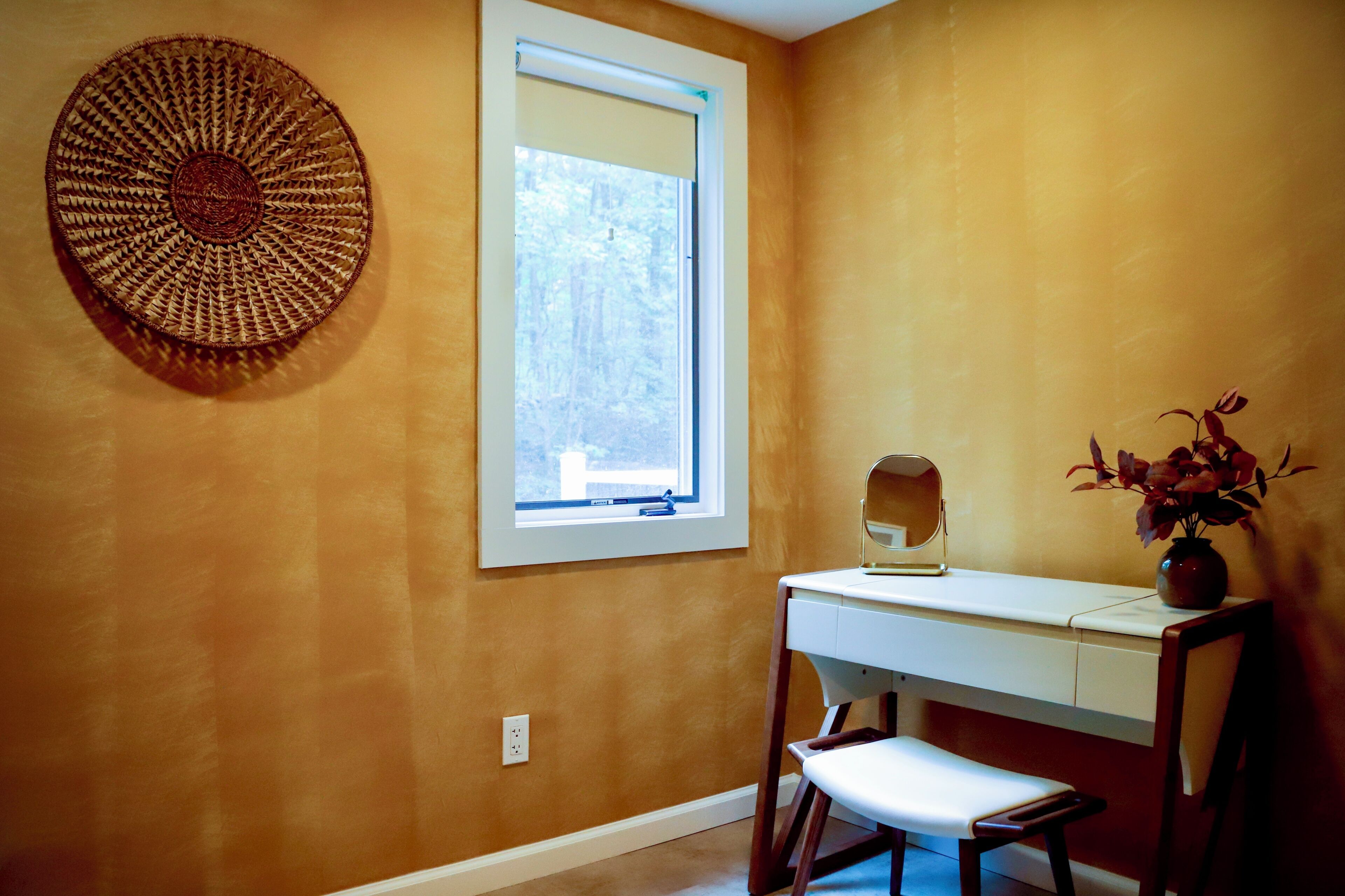 Deluxe Suite, 1 King Bed, Balcony | Bathroom | Hair dryer, towels, soap, shampoo