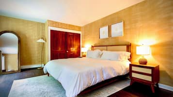 Deluxe Suite, 1 King Bed, Balcony | Free WiFi