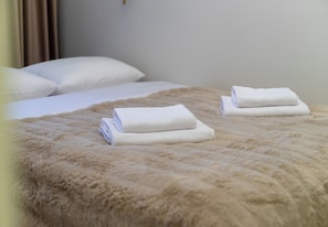1 bedroom, iron/ironing board, WiFi, bed sheets - Chmielna Luxury Palace View Apartment (Warszawa)