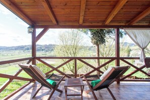 Terrace/patio - Cozy forest-side home with jacuzzi, fireplace and near Terme Tuhelj (Tuheljske Toplice)