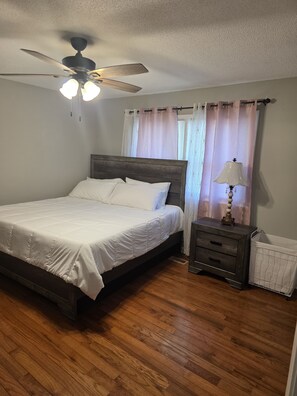 3 bedrooms, iron/ironing board, WiFi, bed sheets
