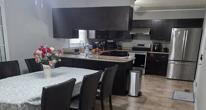 3-bedroom house in tranquil Fayetteville with AC for relaxing stays two
