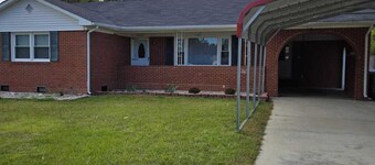 3-bedroom house in tranquil Fayetteville with AC for relaxing stays two