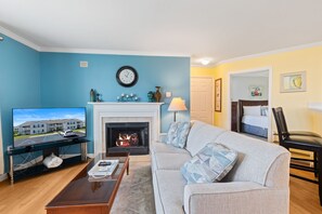 Smart TV, fireplace