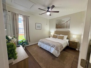 3 bedrooms, iron/ironing board, free WiFi, bed sheets - Backyard Retreat: Swing, Grill & Spacious Living (Winterville)
