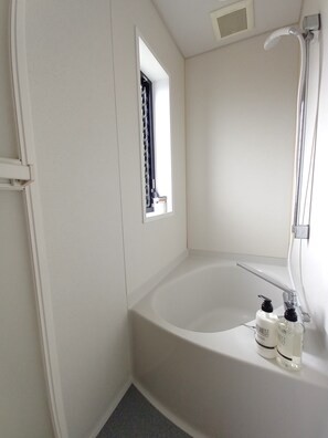 Eco-friendly toiletries, hair dryer, bidet, towels - Oceanview Villa • Centrally located near Beach, Kashima Shrine & Pet‑Friendly. (Hirai Kashima)