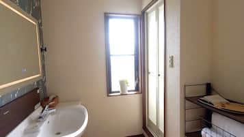 Eco-friendly toiletries, hair dryer, bidet, towels