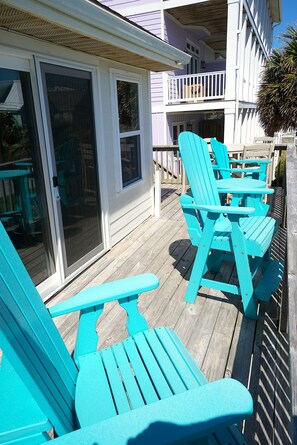 Terrace/patio - BIG ROCK SPECIAL 1 row off ocean w/ beach/AB Circle access, 5-car parking. (Atlantic Beach)