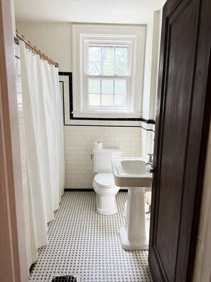 Bathroom - Hillcrest Storybook Cottage: 8 Min to Downtown + Derby (Louisville)