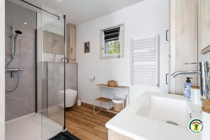 Bathroom - Gîtes de France® - Gîte du côté de chez nous (BEAUREPAIRE)