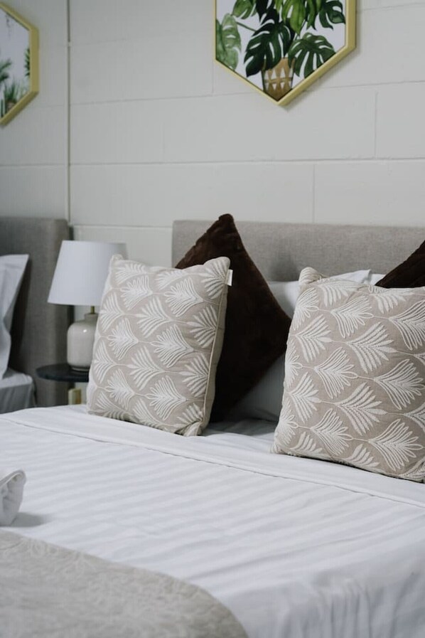 1 habitación, tabla de planchar con plancha, wifi y ropa de cama 