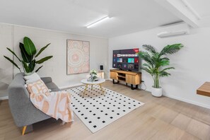 Living area - Affordable Studio|sleeping & living space combined (Jindalee)