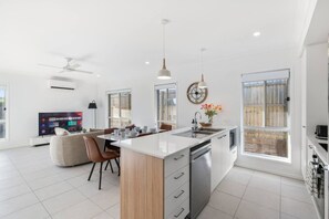 Fridge, microwave, oven, stovetop - Brand New | Modern & Comfortable | Family Friendly (Greenbank)