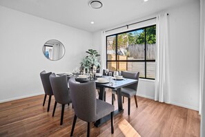 Dining - Luxury New Home| Prime Location|Easy City Access (Mount Gravatt East)