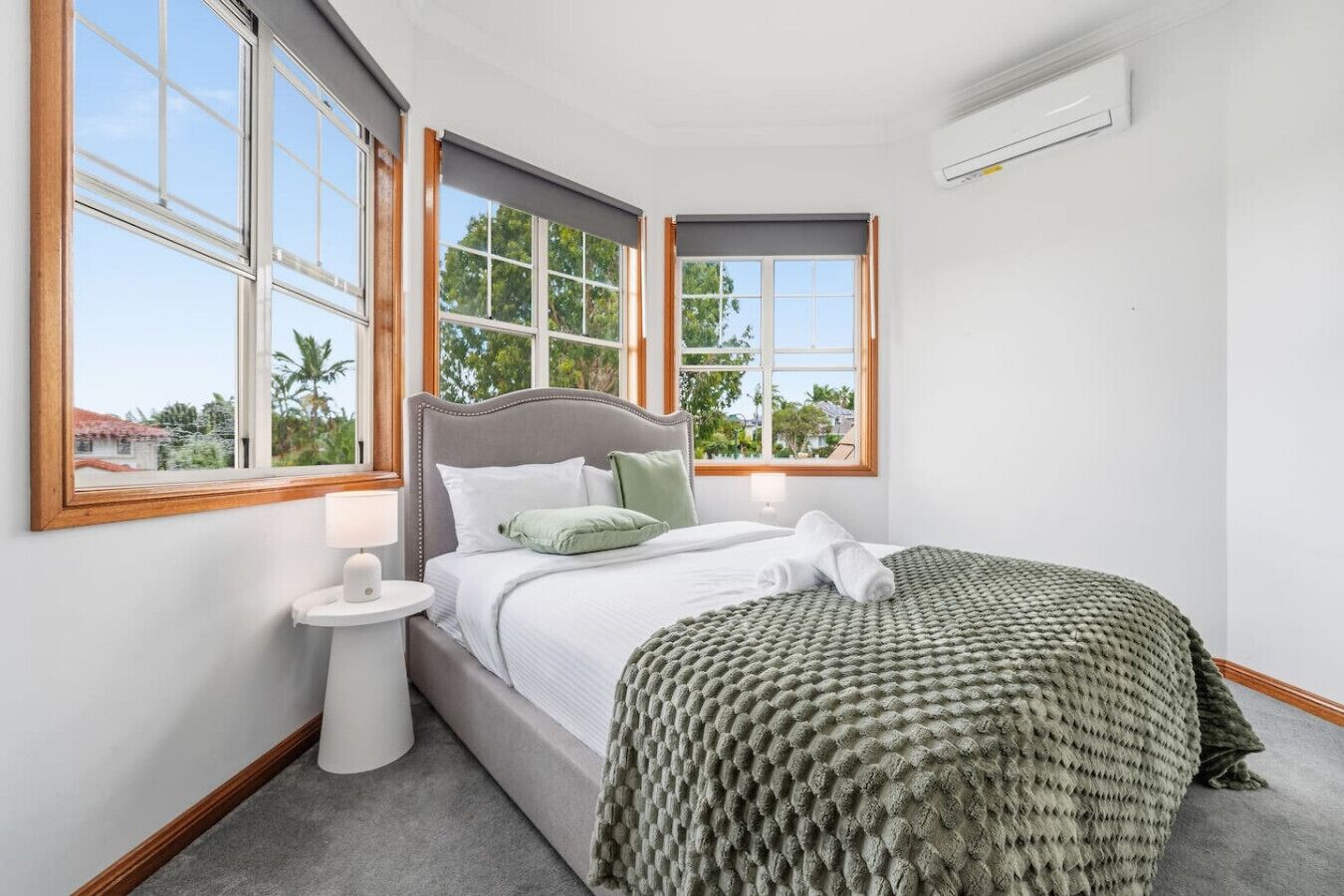5 habitaciones, escritorio, tabla de planchar con plancha y wifi 