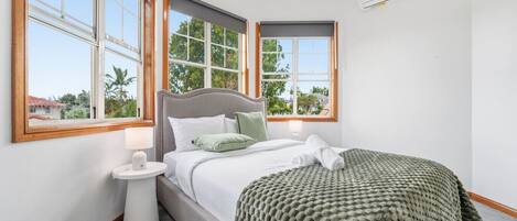5 habitaciones, escritorio, tabla de planchar con plancha y wifi