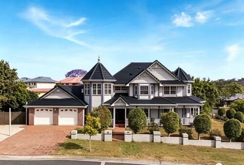 Large 5BR Family Home w/ 3BA | Quiet & Comfortable