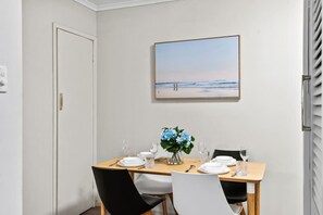 Dining - Affordable Stay | Private & Convenient |Near Shops (Jindalee)