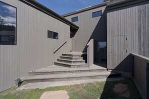 Exterior - Whaletale Sea Ranch Retreat, Ocean views, king bedrooms dog friendly (Sea Ranch)