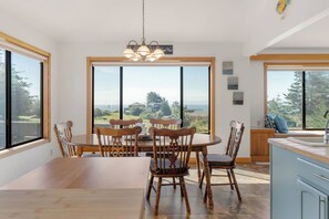 Dining - Whaletale Sea Ranch Retreat, Ocean views, king bedrooms dog friendly (Sea Ranch)