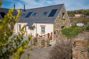 Exterior - Seaesta Cottage, Holiday Cottage Broad Haven, Sleeps 8, 4 bedrooms,  bathrooms (Haverfordwest)