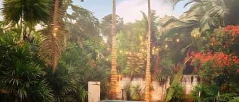 10 outdoor pools
