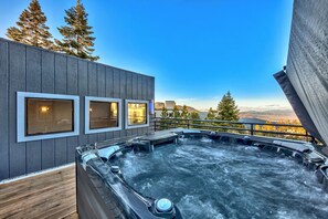 Outdoor spa tub - 17Beds Luxury Estate Vacation Rental Lake Tahoe Gameroom Hot Tub Luxe11 (Stateline)
