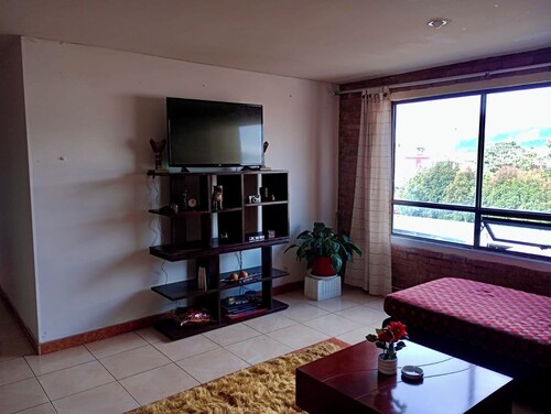 Bright 3BR in Central Cajicá. Walk to Plaza. Near Zipaquirá & Tabio