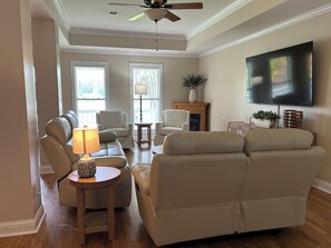 Smart TV, video games, table football, ping pong - New to VRBO! Just 15 minutes from Georgia College & downtown Milledgeville!! (Milledgeville)
