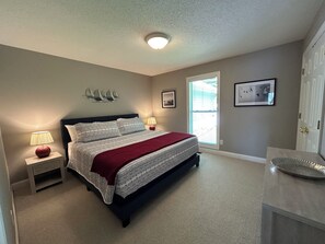4 bedrooms, WiFi, bed sheets - New to VRBO! Just 15 minutes from Georgia College & downtown Milledgeville!! (Milledgeville)