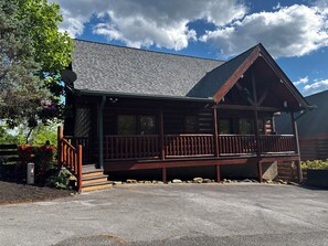 Exterior - S'more the Merrier - Mtn Views, Hot Tub + Game Loft (Sevierville)