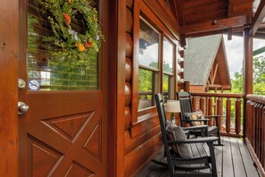 Property grounds - S'more the Merrier - Mtn Views, Hot Tub + Game Loft (Sevierville)