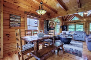 Dining - S'more the Merrier - Mtn Views, Hot Tub + Game Loft (Sevierville)