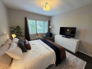 2 habitaciones, tabla de planchar con plancha, wifi y ropa de cama 