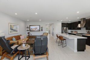 Interior - Spacious 2-bedroom plus den/office sleeps six - Beautiful Views! (Indio)