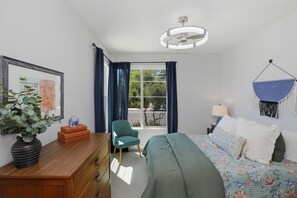 2 bedrooms, iron/ironing board, WiFi, bed sheets - Spacious 2-bedroom plus den/office sleeps six - Beautiful Views! (Indio)