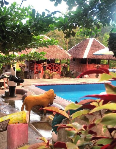 Perfect 1-bedroom resort with AC in delightful Kadingilan