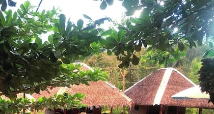 Perfect 1-bedroom resort with AC in delightful Kadingilan