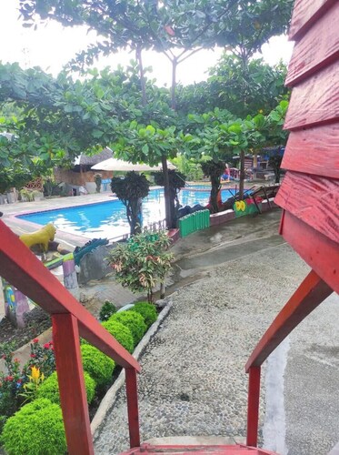 Perfect 1-bedroom resort with AC in delightful Kadingilan