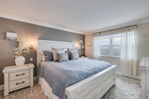 Room - Sanibel Harbour Resort Harbour Tower 1212: 3 Bedroom Dream Vacation Rental offers stunning views! (Fort Myers)