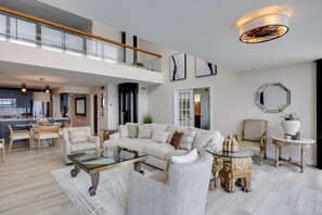 Living area - Sanibel Harbour Resort Harbour Tower 1212: 3 Bedroom Dream Vacation Rental offers stunning views! (Fort Myers)