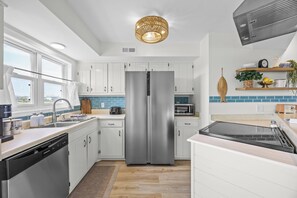 Fridge, microwave, oven, stovetop - New! Coastal Condo - Pool with Marsh + Ocean Views (Carolina Beach)