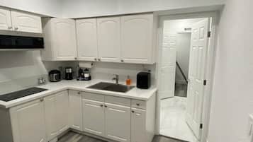 Microwave, coffee/tea maker, cookware/dishes/utensils, lobster pot
