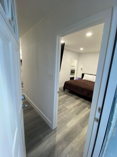 Lovery private room 2BR.2 miles form Las Vegas strip and airport 