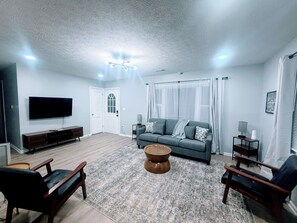 Living area - Indy-Themed Classic: Ode to Hoosier Spirit (Indianapolis)